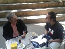 Aranguren charlando con Jordi Mèlich. Autor: Omar Naboulsi